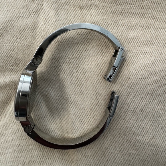 Gucci Stainless Steel Watch w/ Diamond - Picture 5 of 6